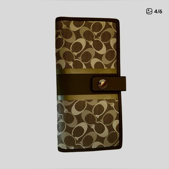 🍍Coach Khaki and Olive Signature Wallet - Picture 4 of 6